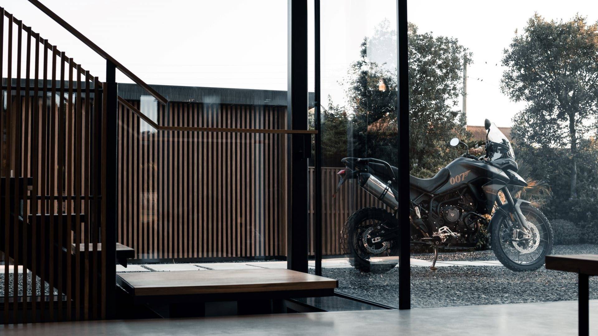 Tiger 900 Bond Edition 