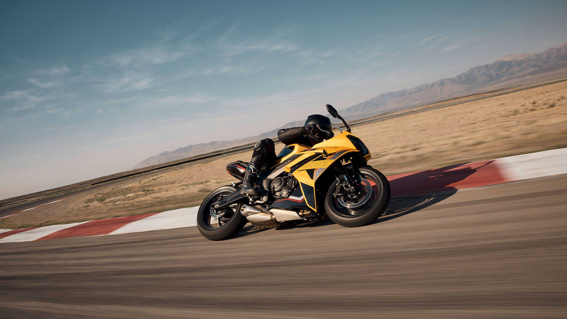 Daytona 660 in Cosmic yellow and Sapphire black 