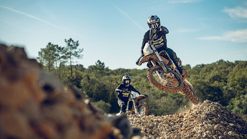 Triumph TF 250-E and TF 450-E riding shot in the air