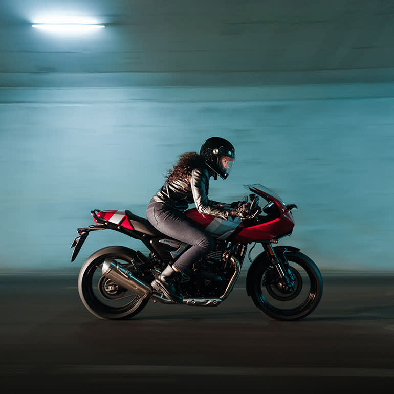 Thruxton 400 in Lava red gloss and aluminium silver with a rider in action