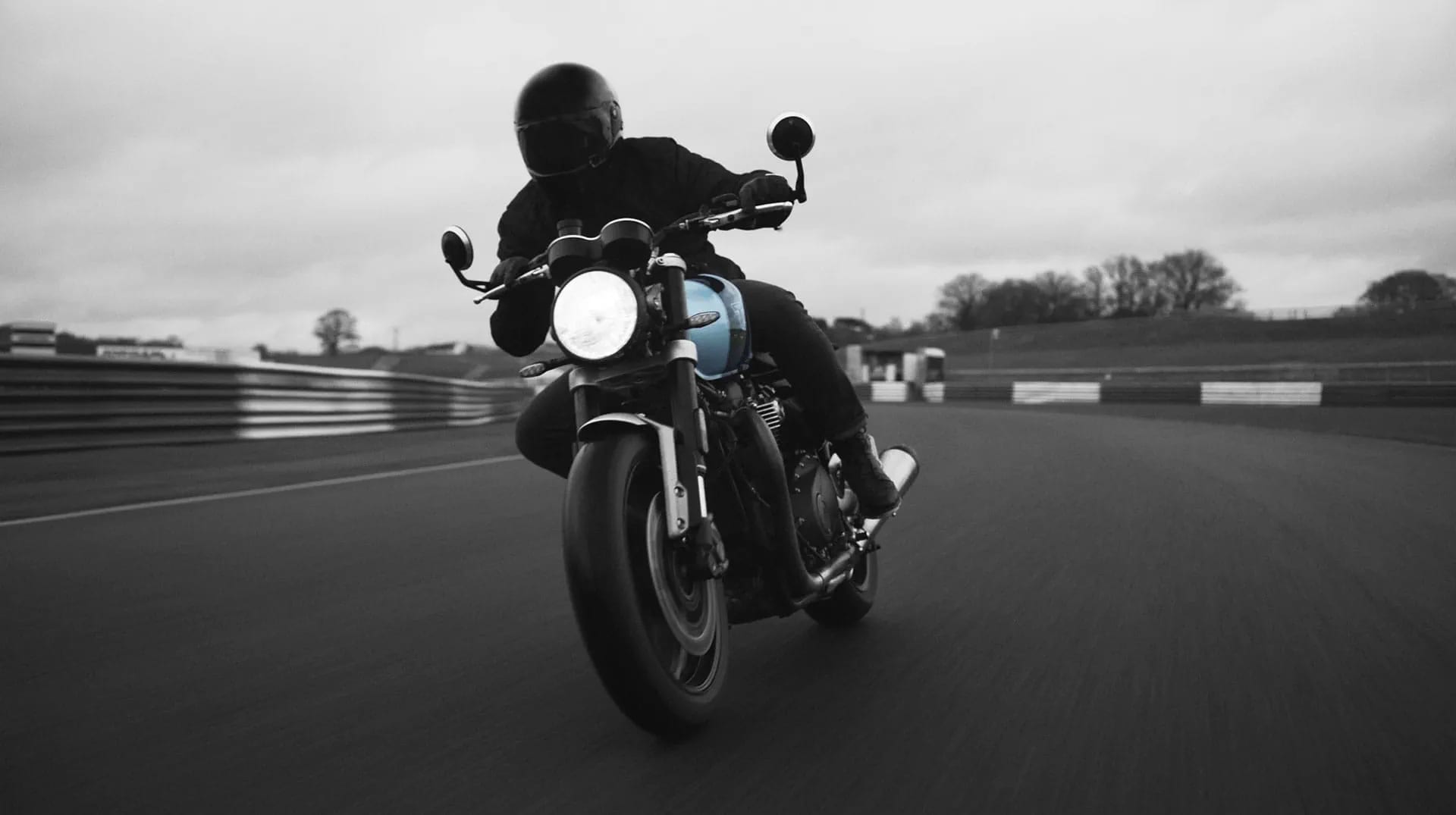 2023 Triumph Speed twin Breitling limited edition