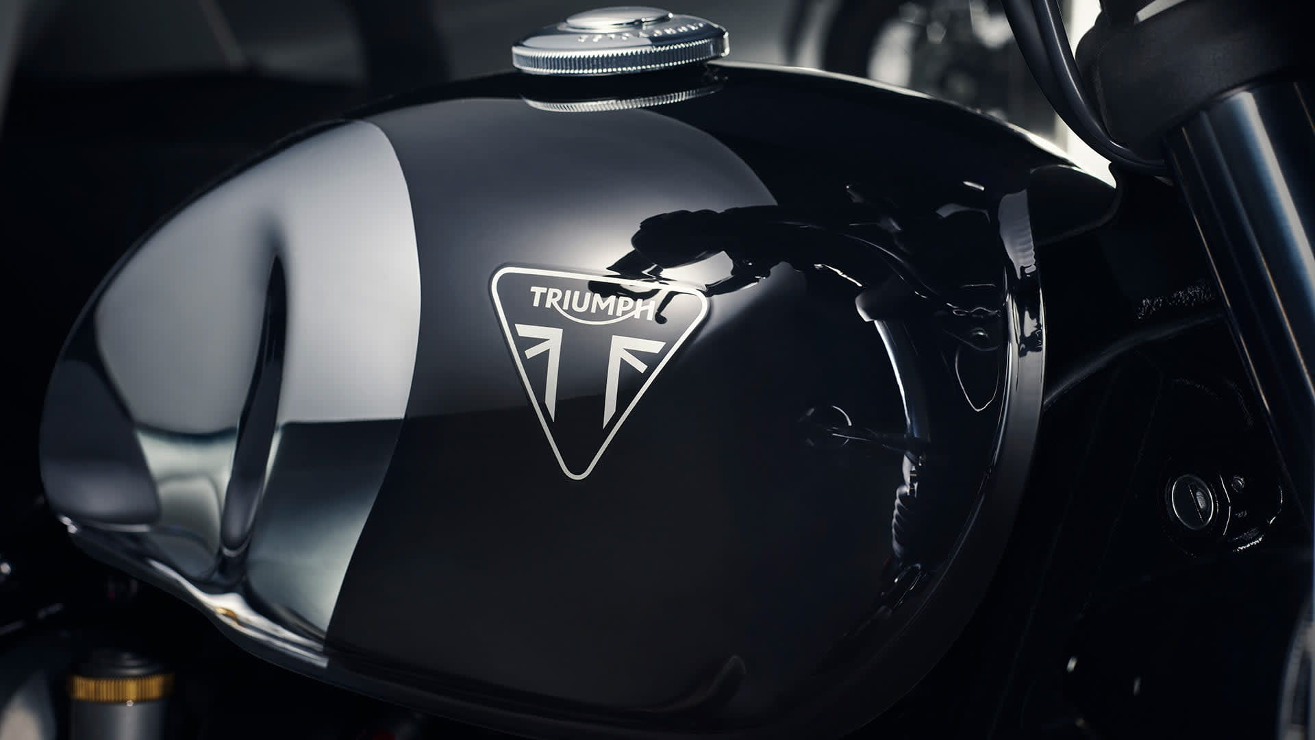 Triumph Bonneville Bobber Chrome Edition Fuel Tank