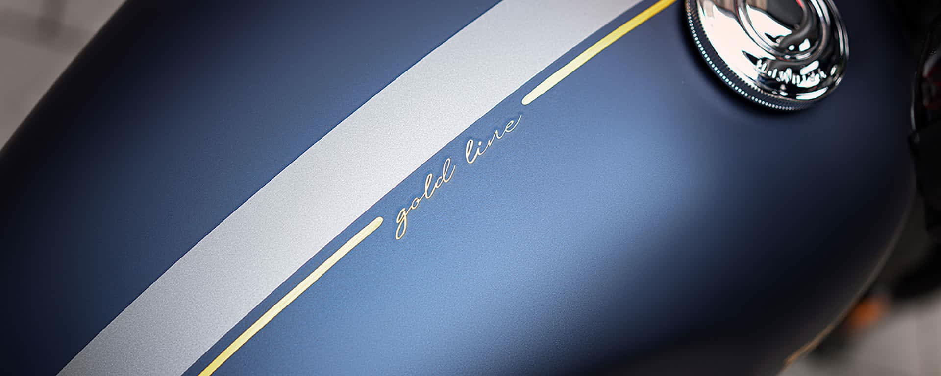 Street Scrambler Gold Line Edition)