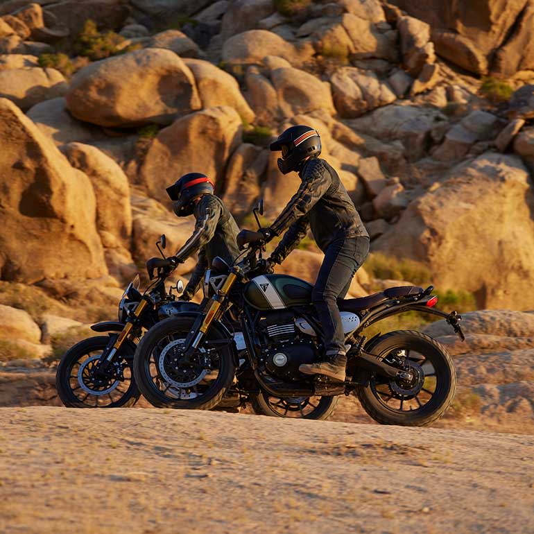 Triumph Scrambler 400 X riding off road