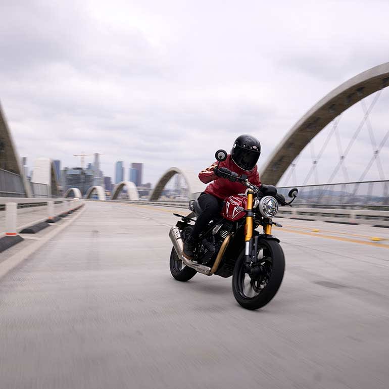 Triumph Speed 400 urban riding