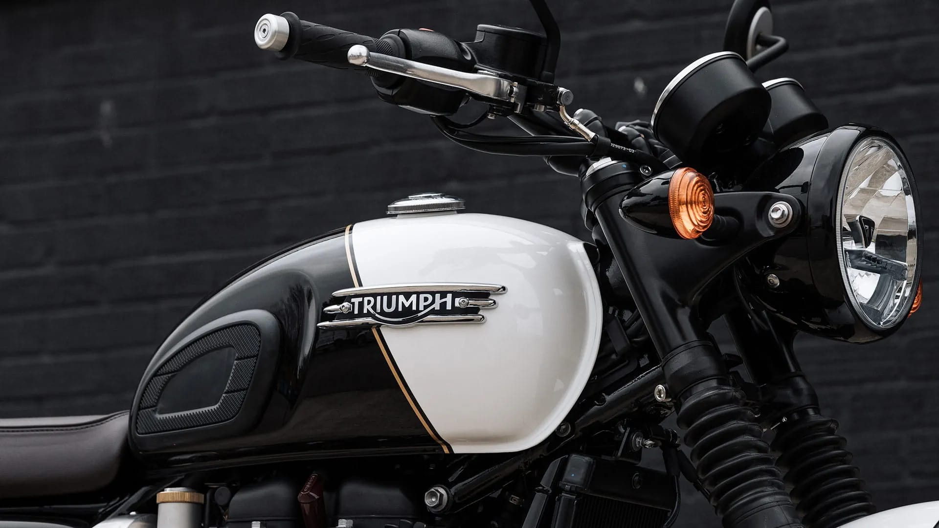 Triumph Bonneville T120 Black DGR Limited Edition custom fuel tank