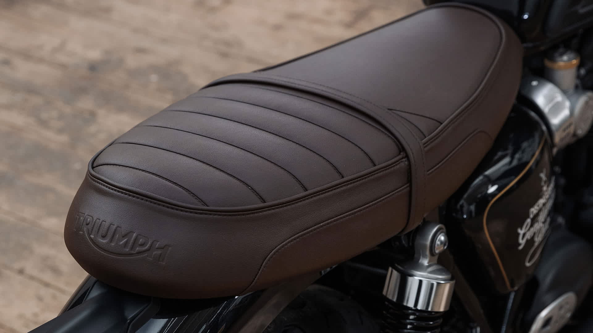 Triumph Bonneville T120 Black DGR Limited Edition Brown Seat