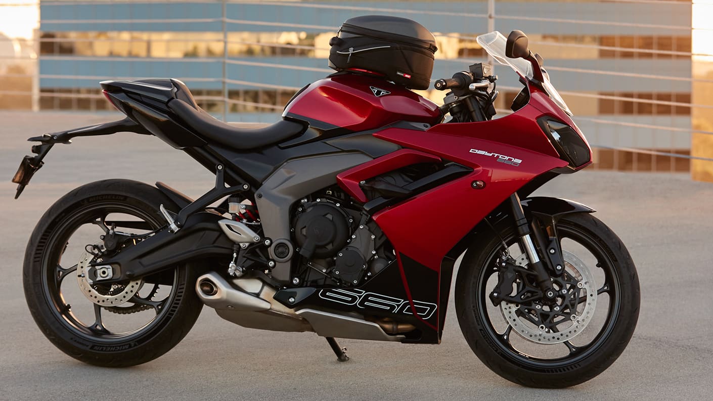 Triumph Daytona 600 in Carnival Red & Sapphire Black with accessory tank pack