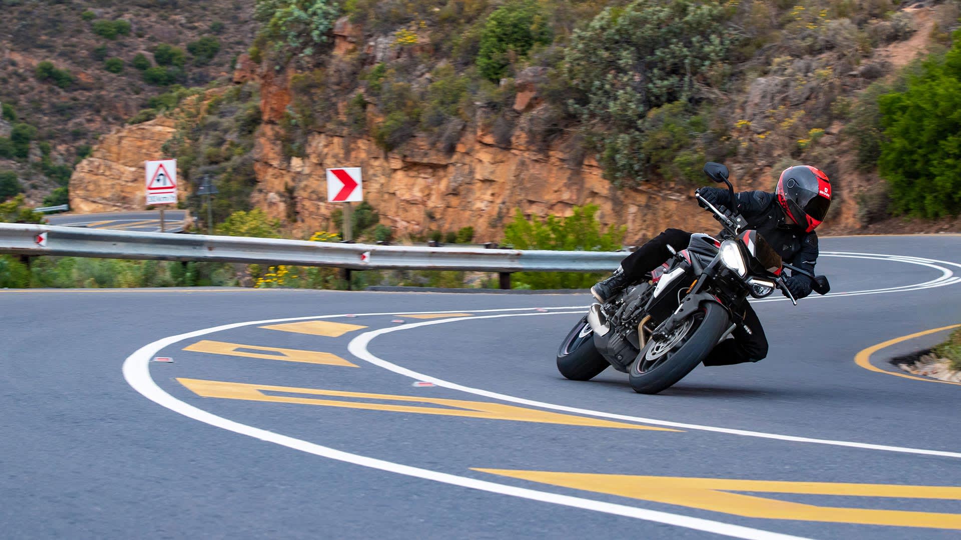 Triumph Street Triple R taking on winding roads