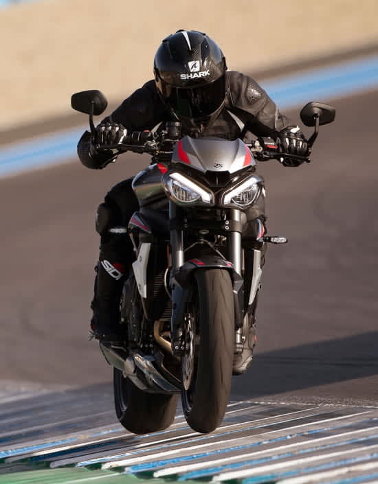 Street Triple RS performance track riding