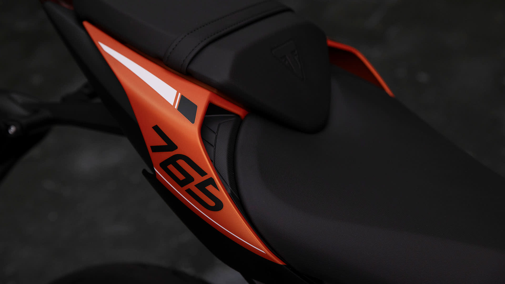 Triumph Street Triple 765 R in Matt Baja Orange