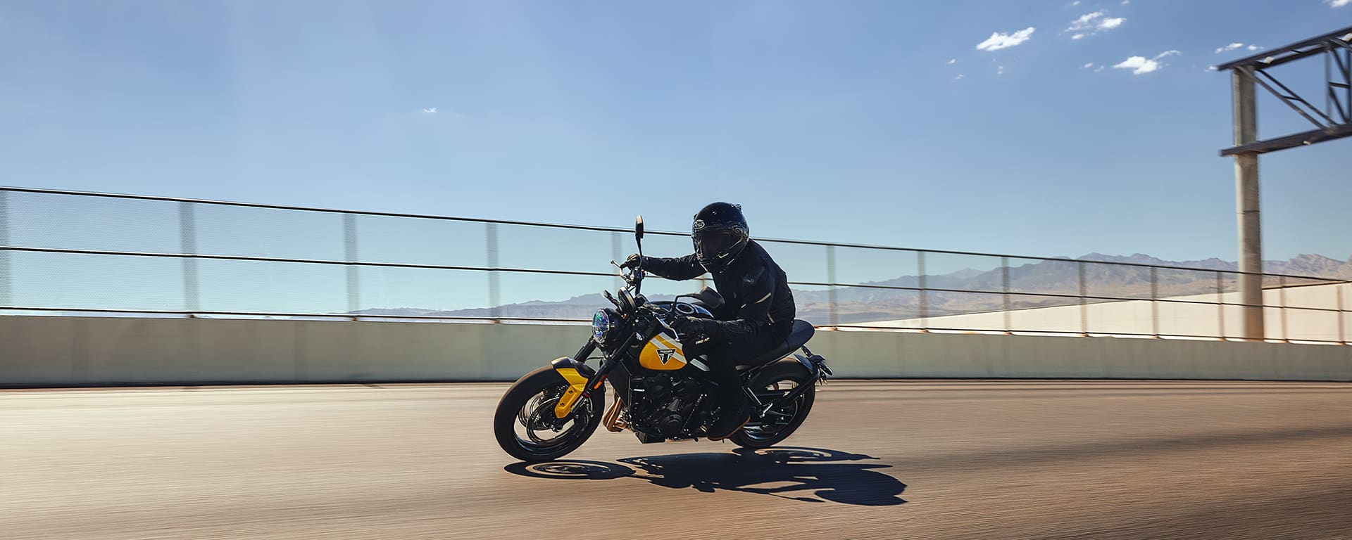 Triumph Trident 660 in Cosmic Yellow