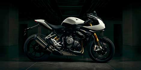 Triumph Speed triple 1200 RR)