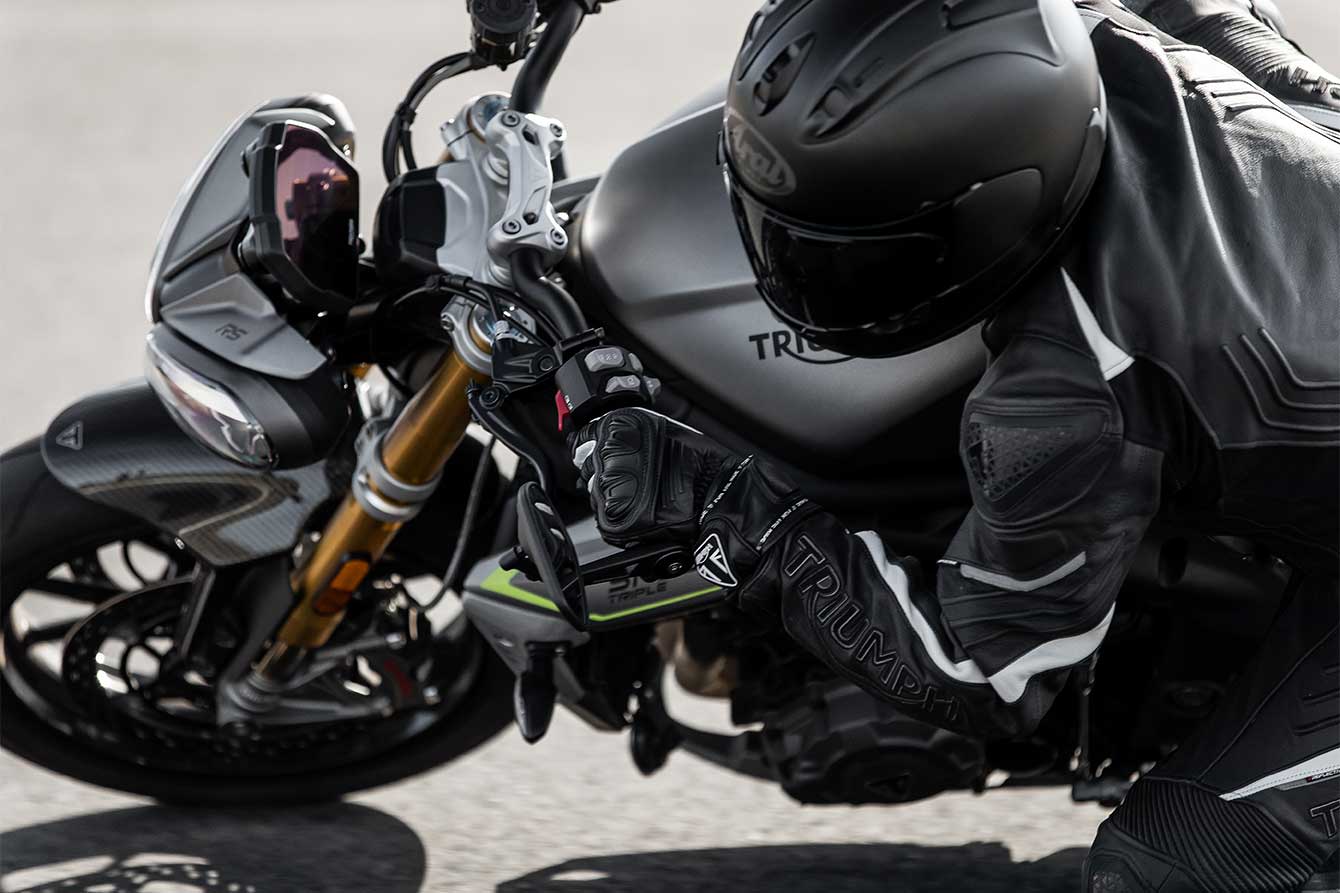 Triumph Speed triple 1200 RS reviews