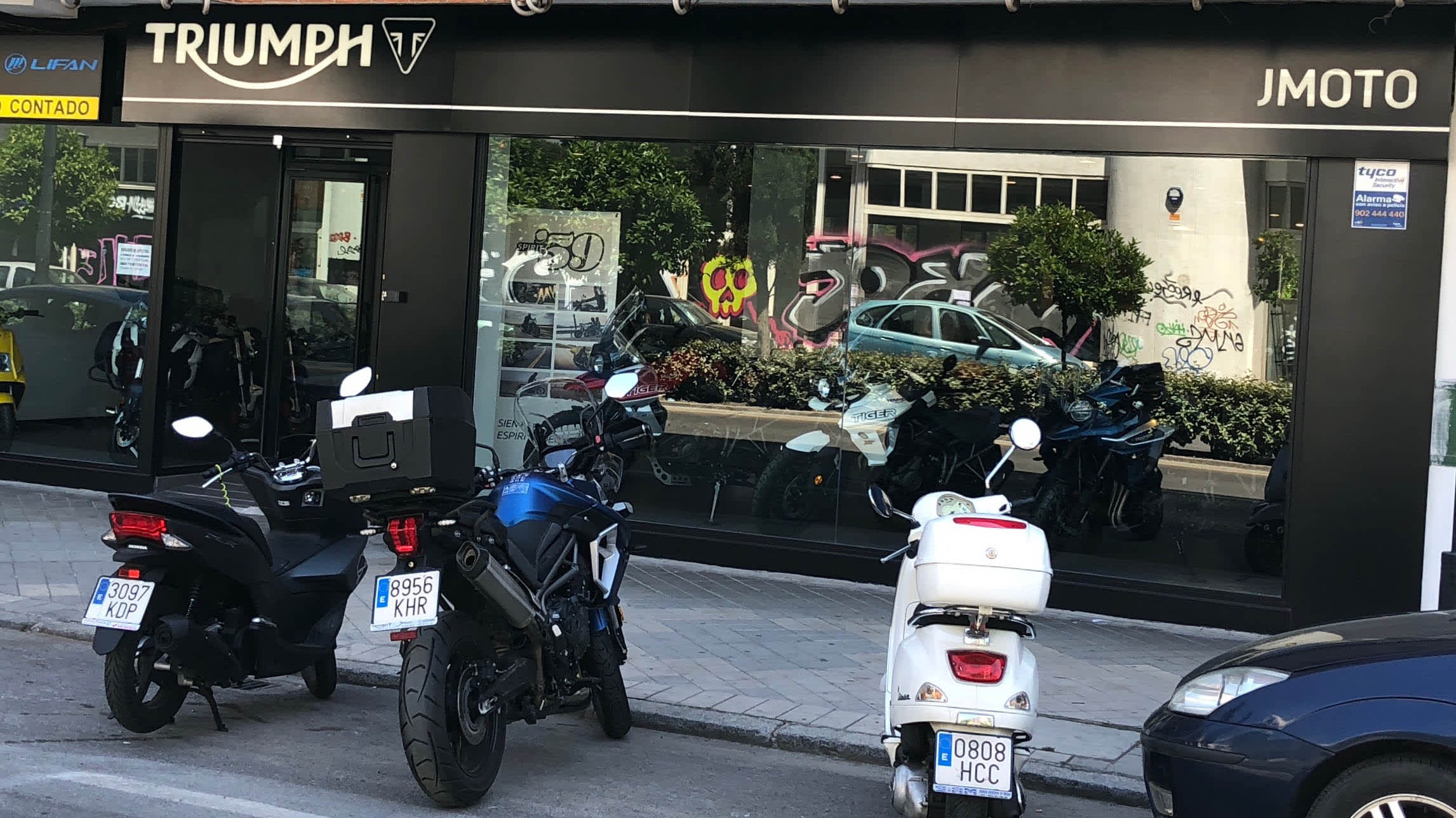 jmoto-triumph-granada