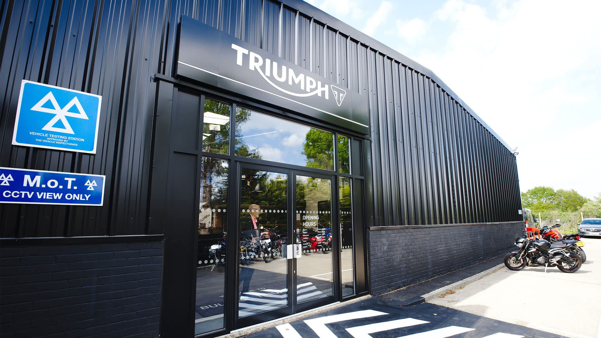 Triumph motorcycles dealership in Winnersh - Bulldog Triumph