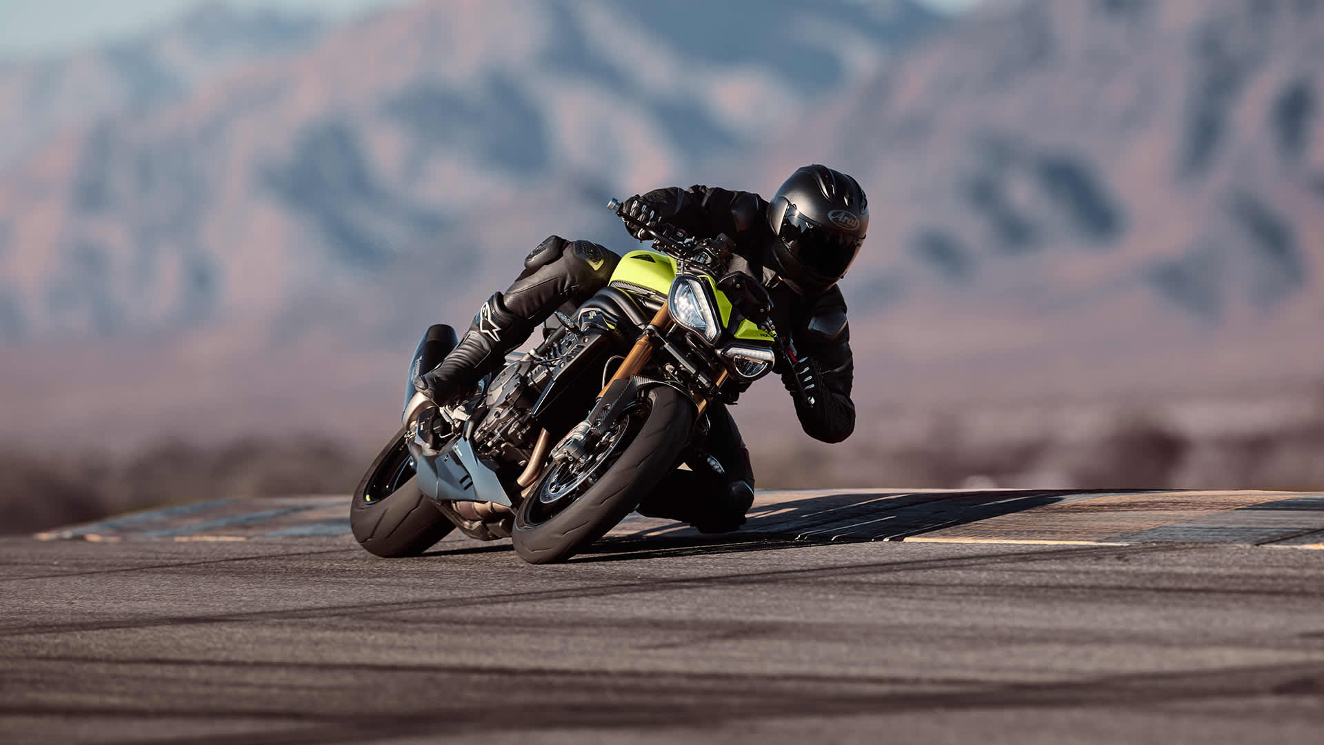 Speed Triple 1200RX)