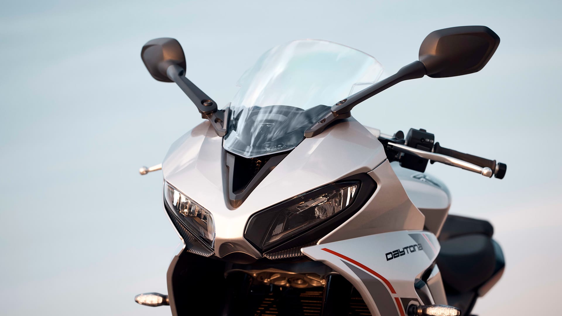 Daytona 660 Front End