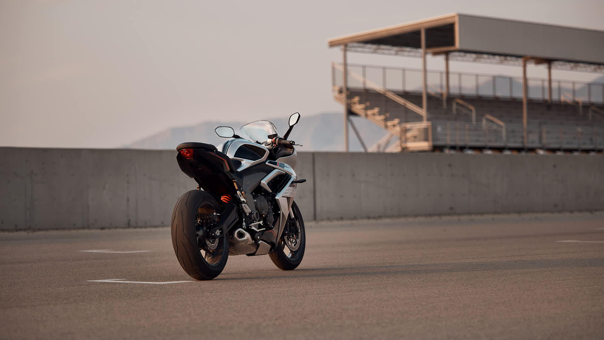 Daytona 660 Backside