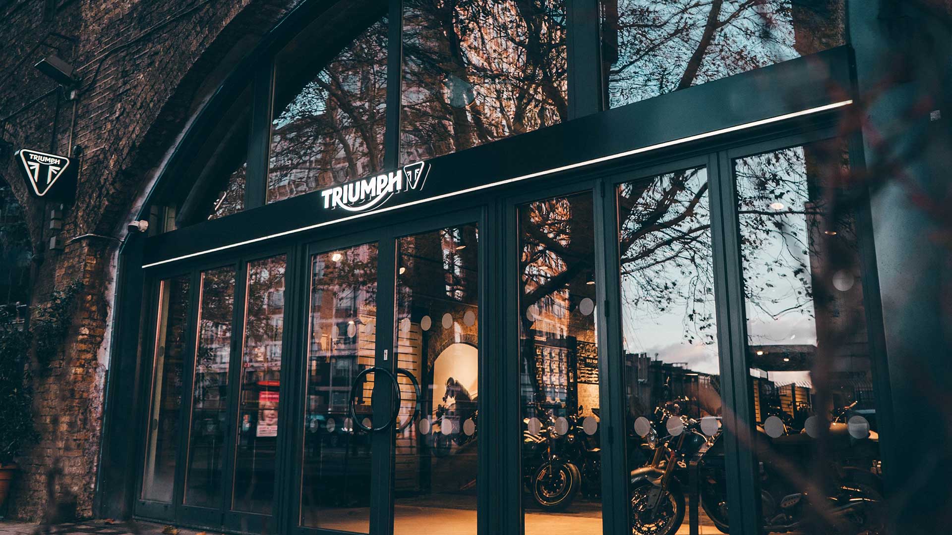 Triumph motorcycles dealership in London)