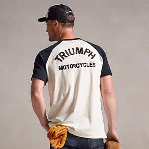 Triumph_Lifestyle_SS22_Flynn_Bone_Black_Model_studio_shot_Rear