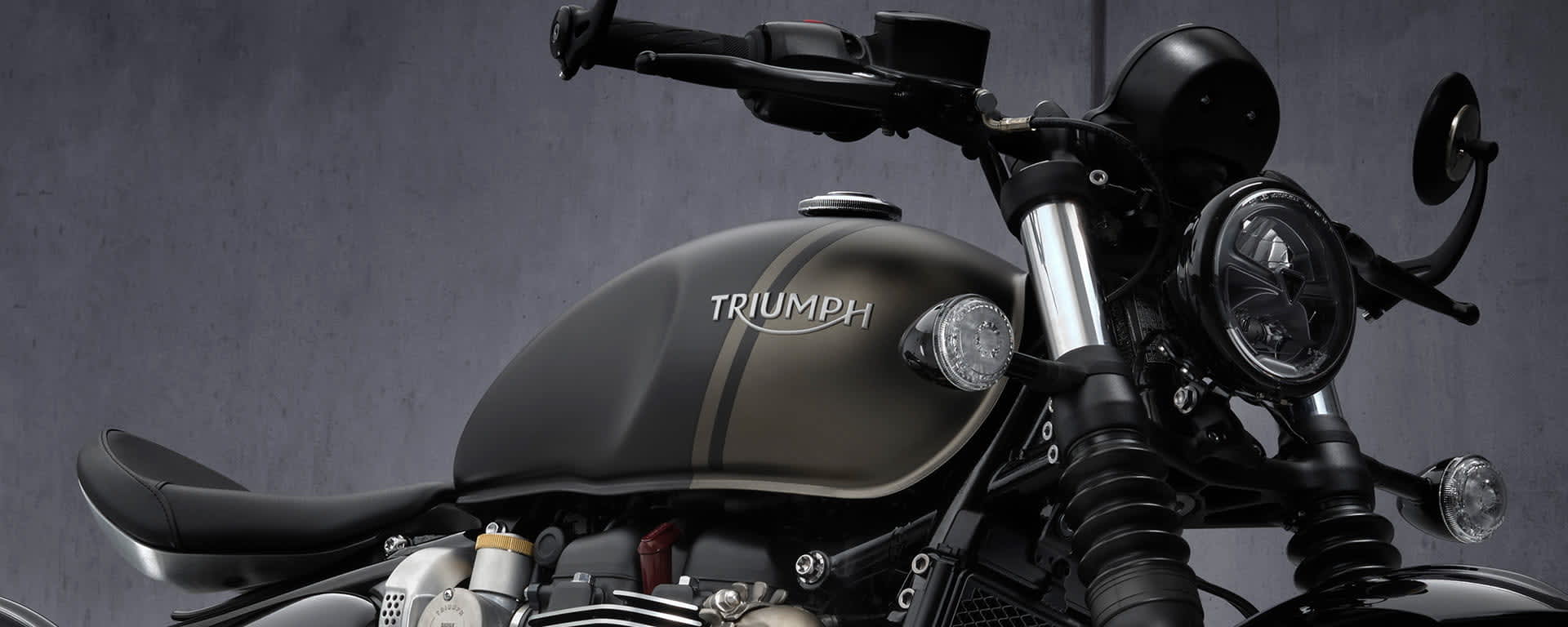 Triumph 2021 Bonneville Bobber)