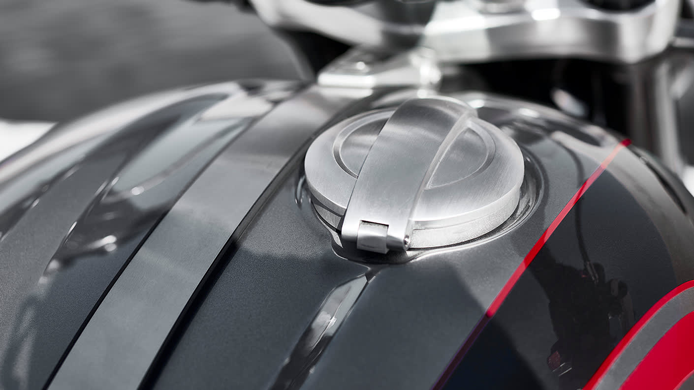Triumph Rocket 3 GT sculpted Monza-style cap