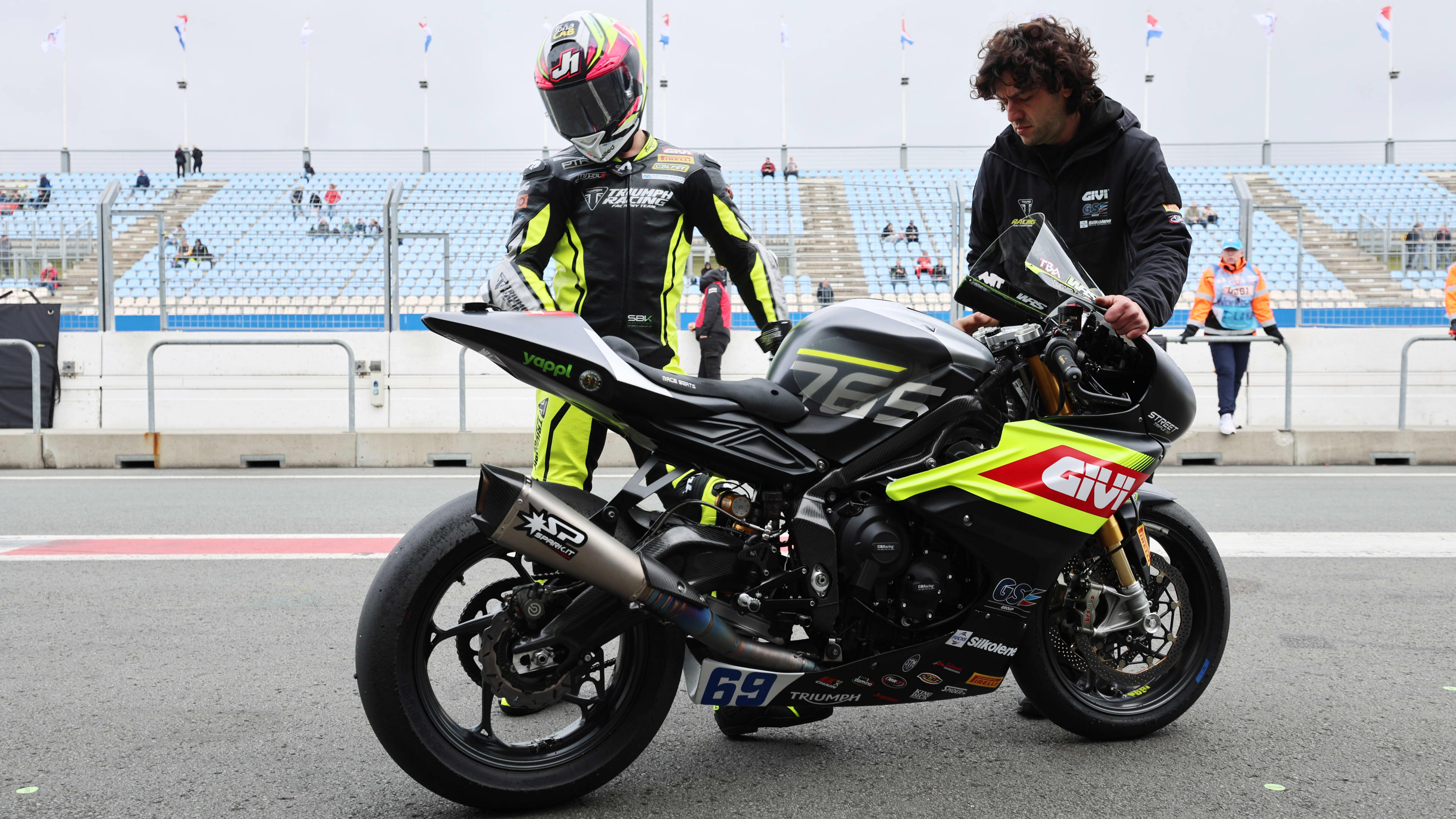 PTR Triumph Factory Racing Équipe