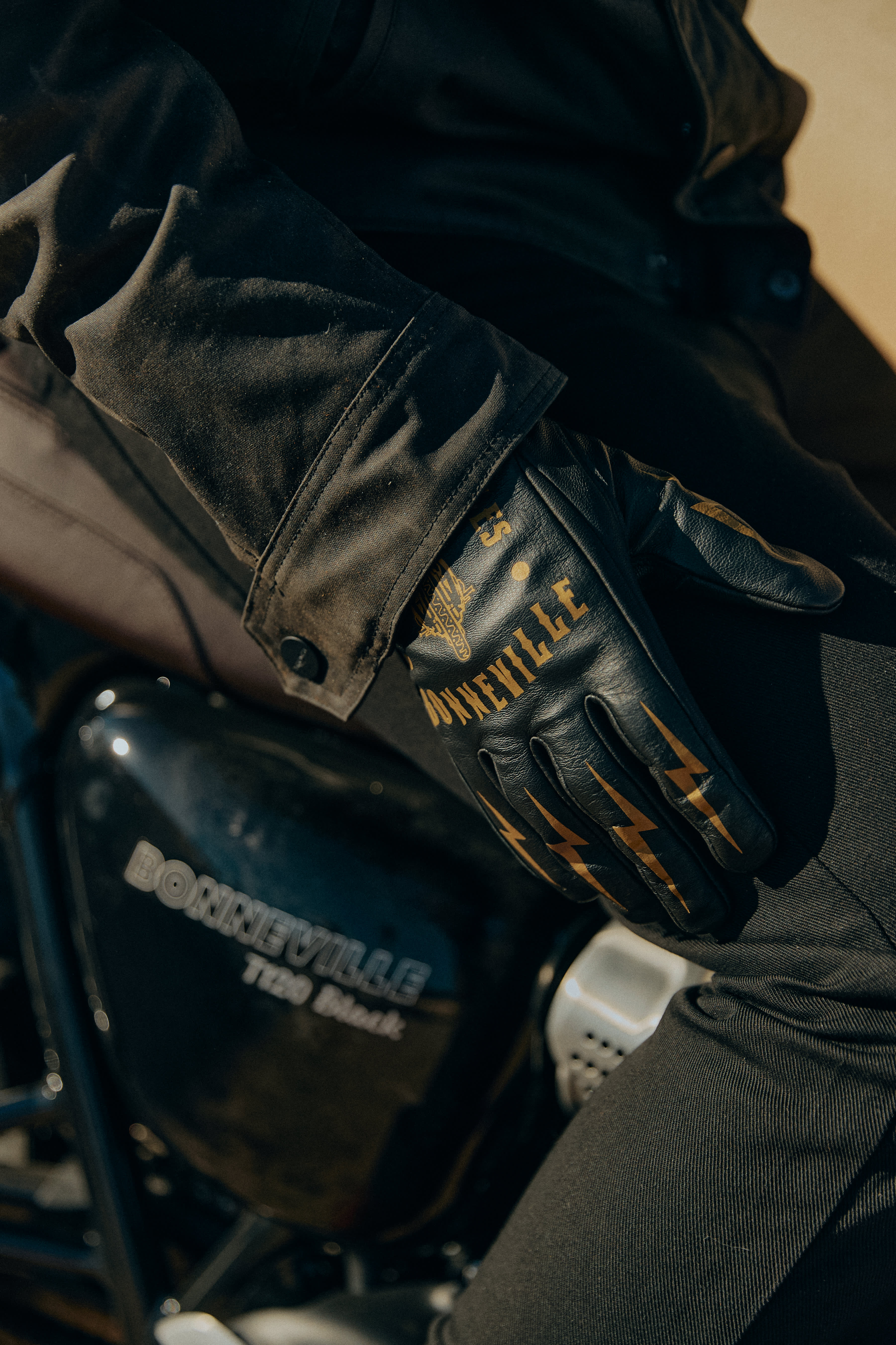 Bonneville T120 Gloves in Black & Gold | Motorcycle Clothing