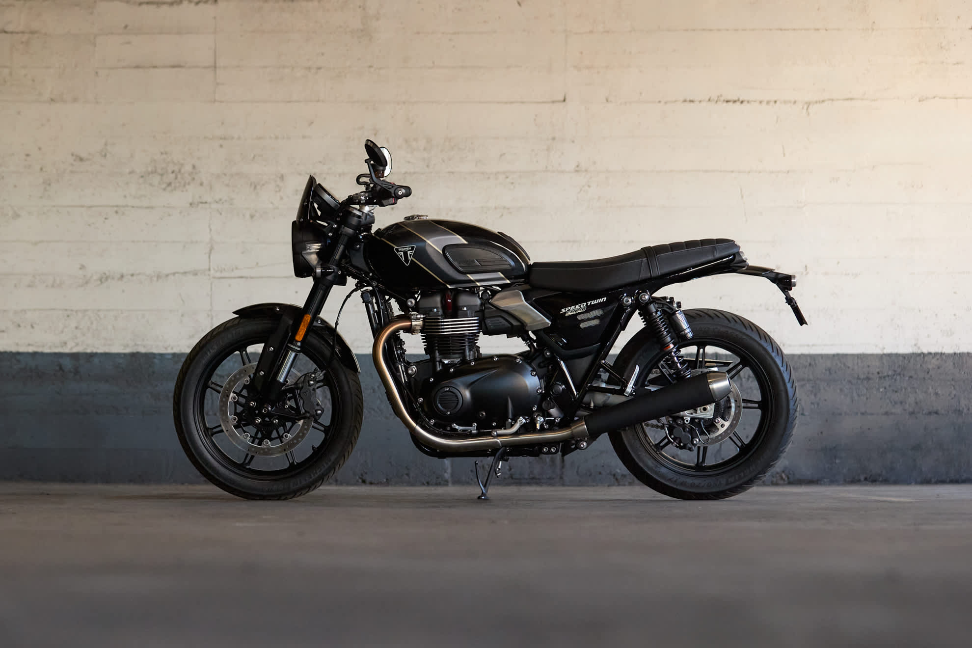 Speed Twin 900: Stile Iconico, Vantaggi Esclusivi