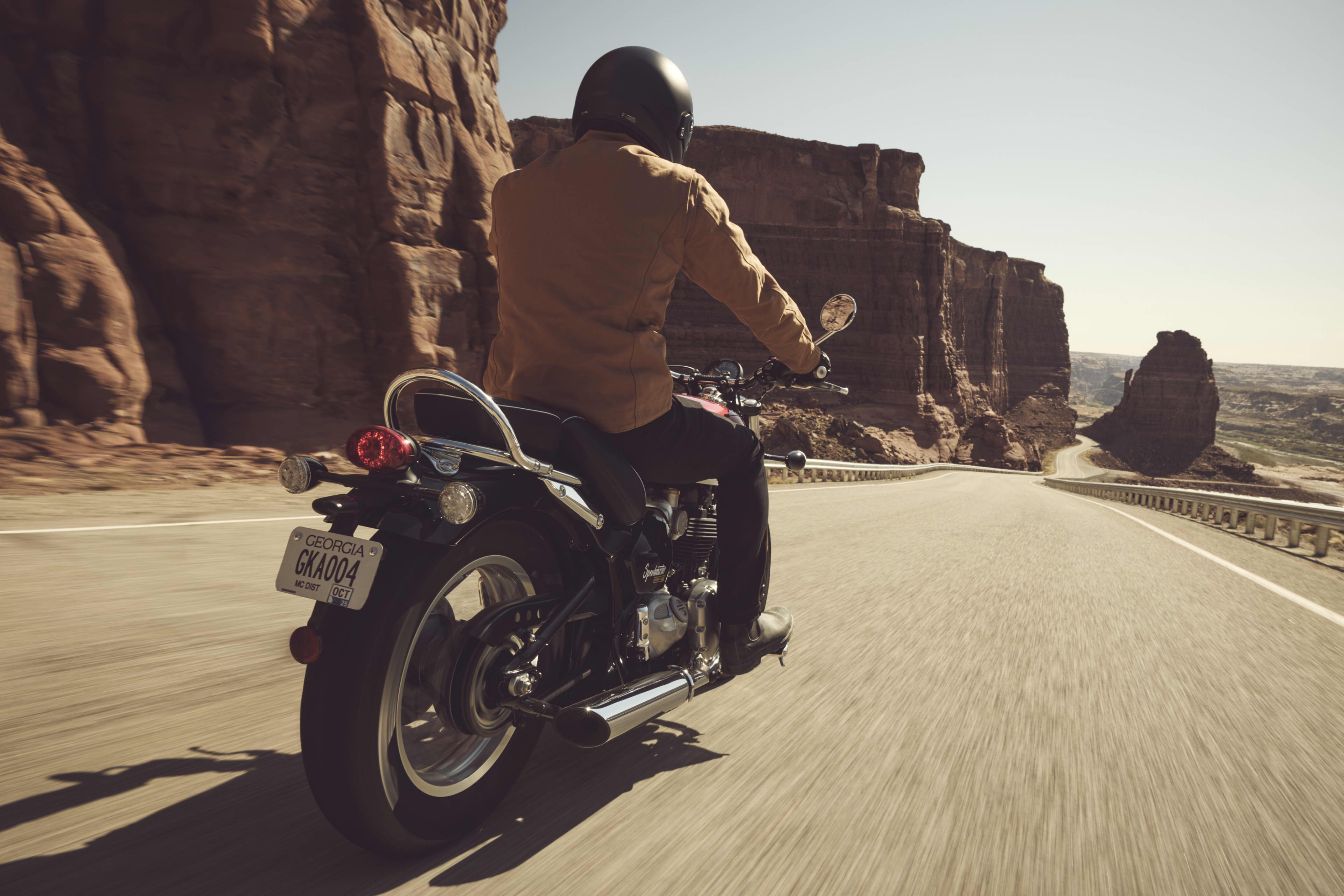 « Déjà une moto luxueuse pour l’année-modèle 2026, la nouvelle Speedmaster propose des selles plus larges et plus moelleuses pour le pilote et le passager, ainsi qu’un guidon à la courbure revue qui améliore l’ergonomie de conduite. »