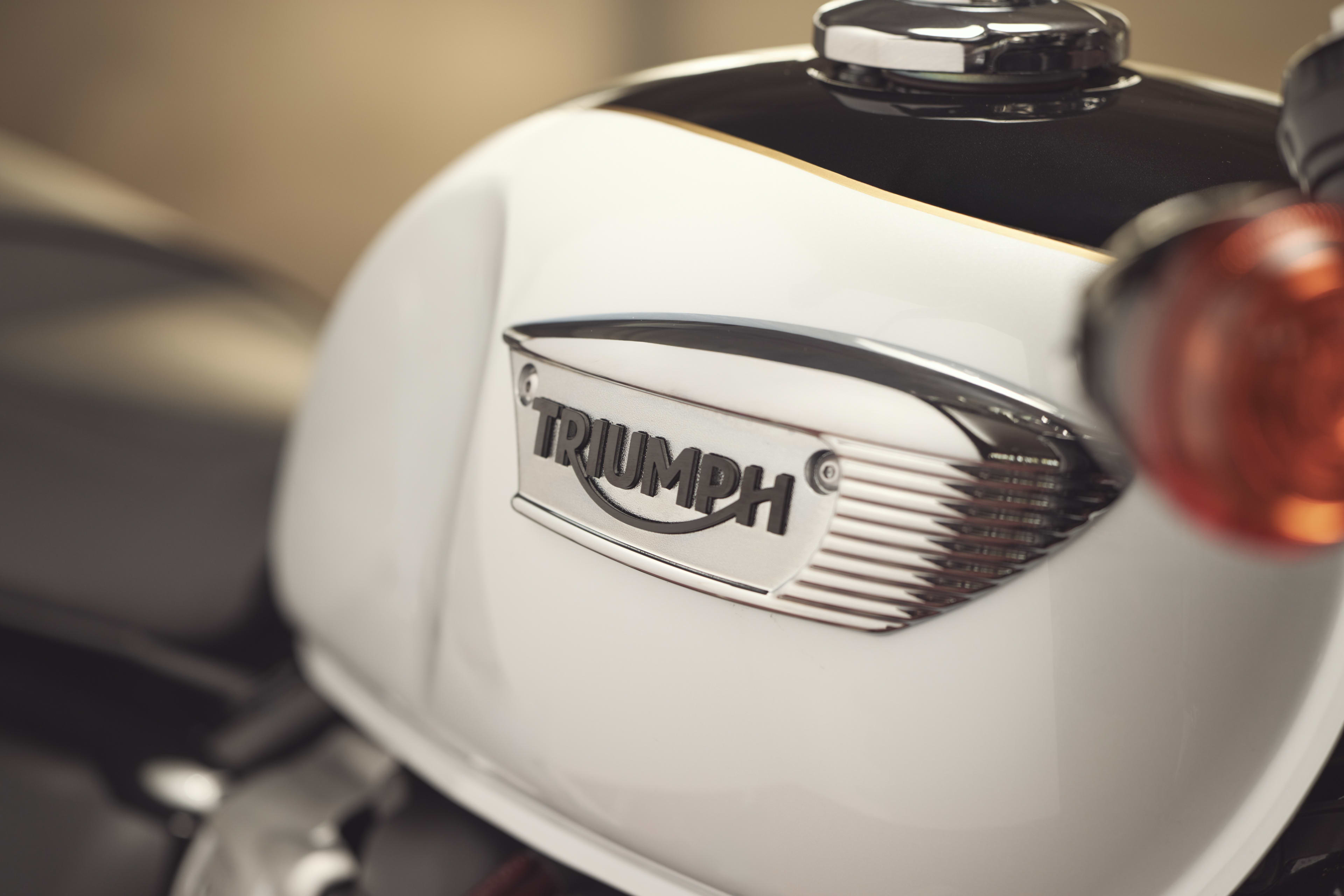 « On ressent un fort lien avec la moto — rien ne semble précipité ou écrasant. »