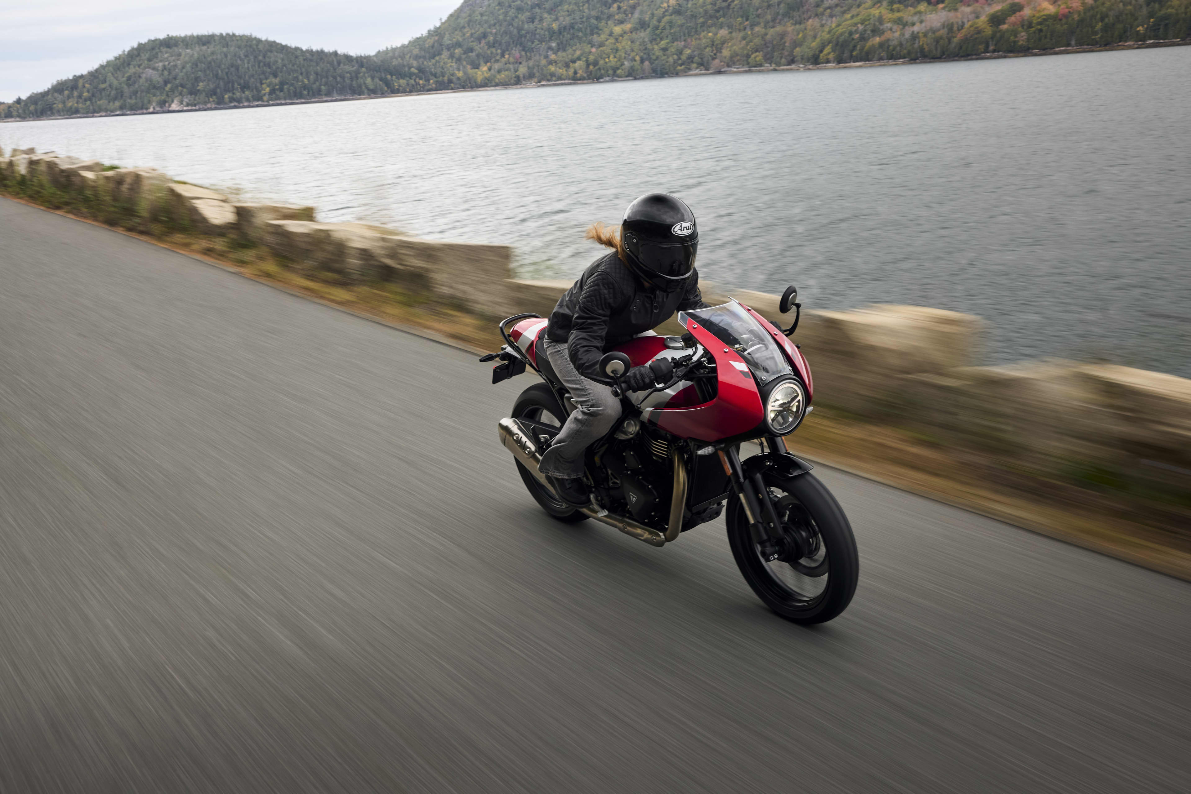 Thruxton 400
