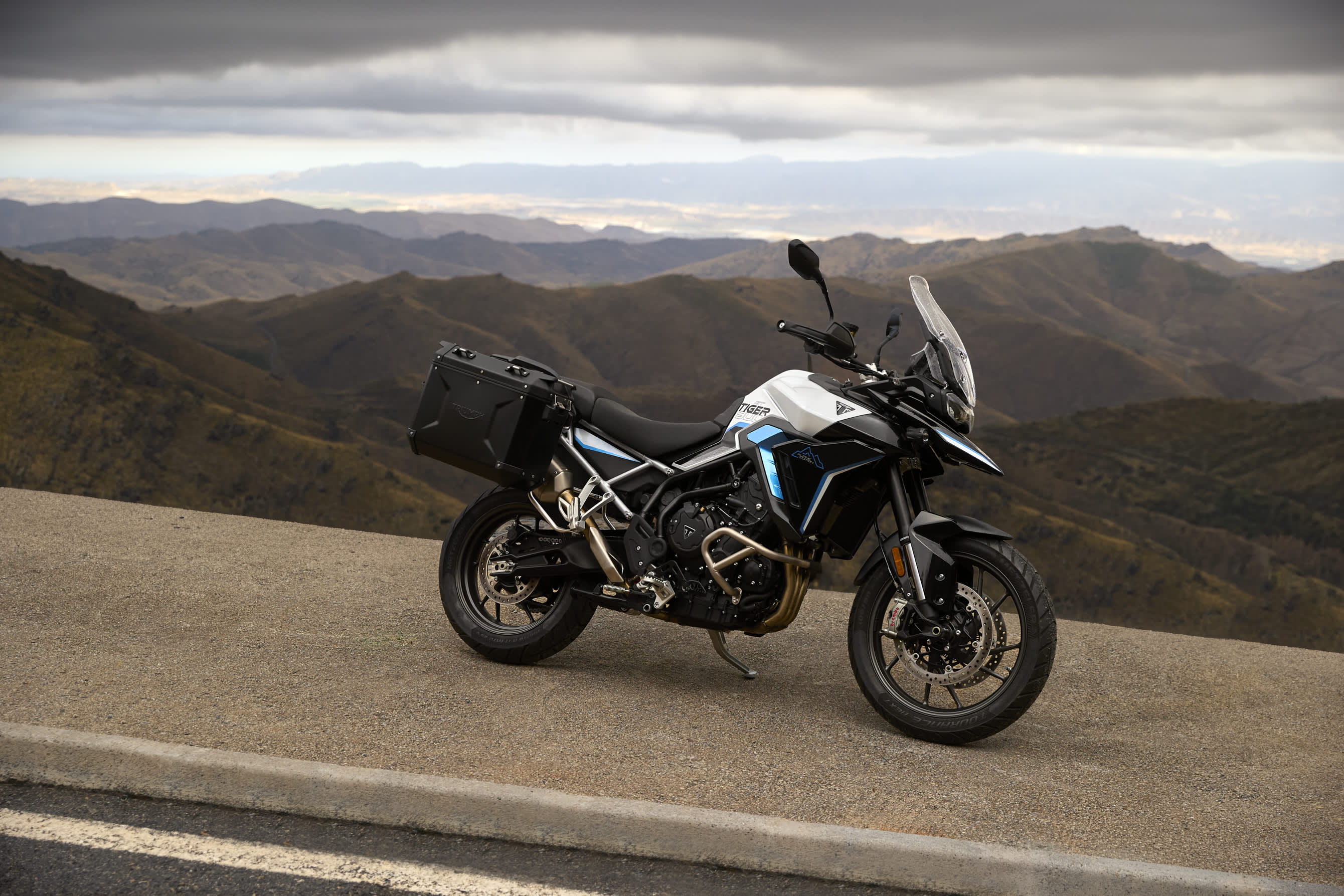 Now available with free silver expedition panniers & rails