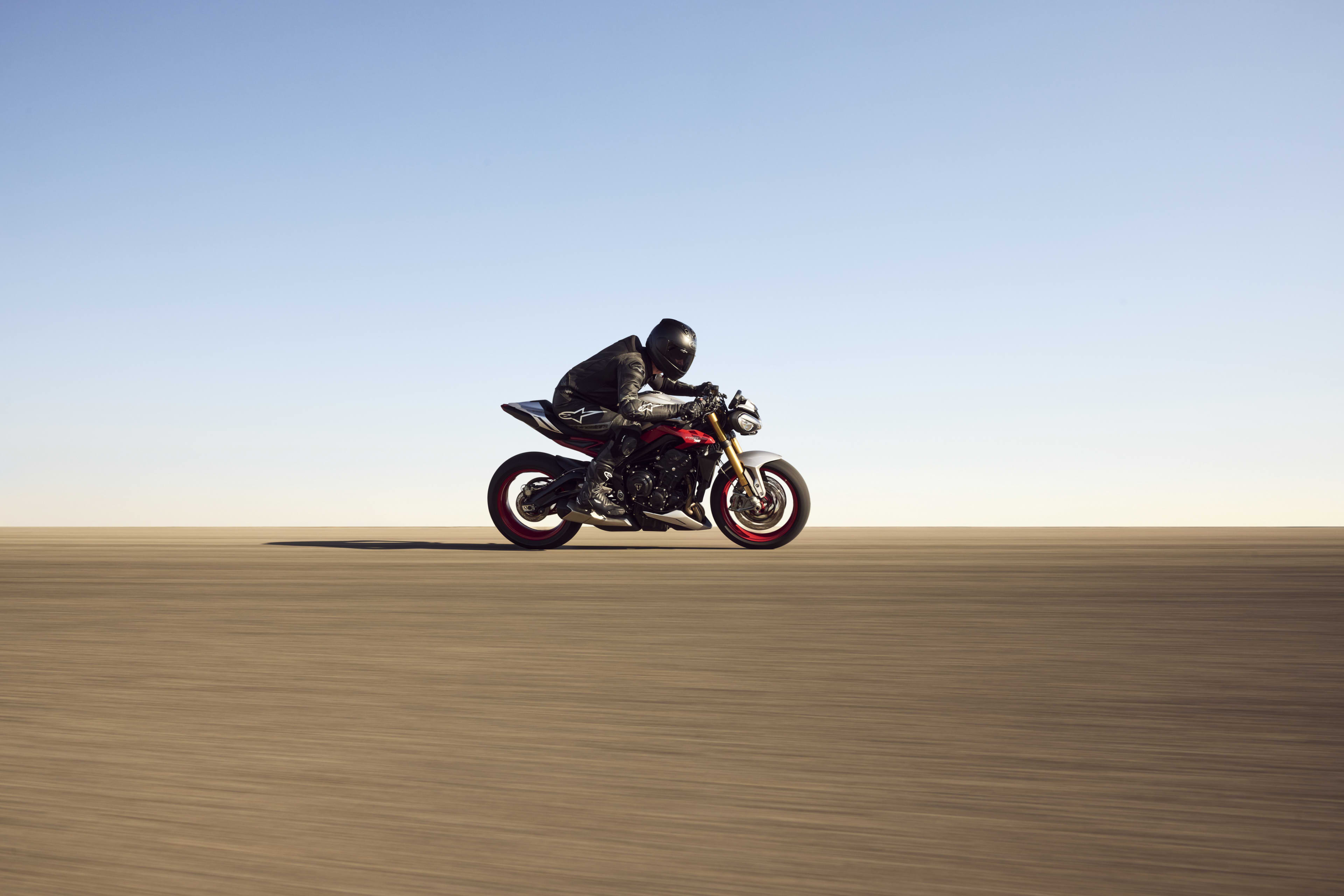 SPÉCIFICATIONS QUI AMÉLIORENT LA CONDUITE Triumph Street Triple 765 RX