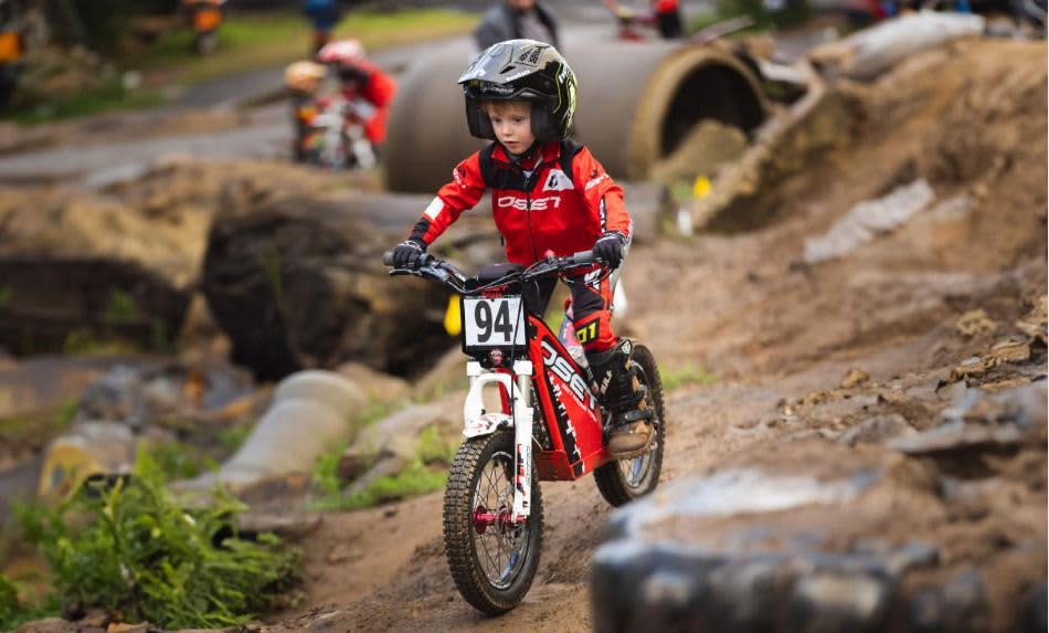 A young rider on the OSET 16.0R bike