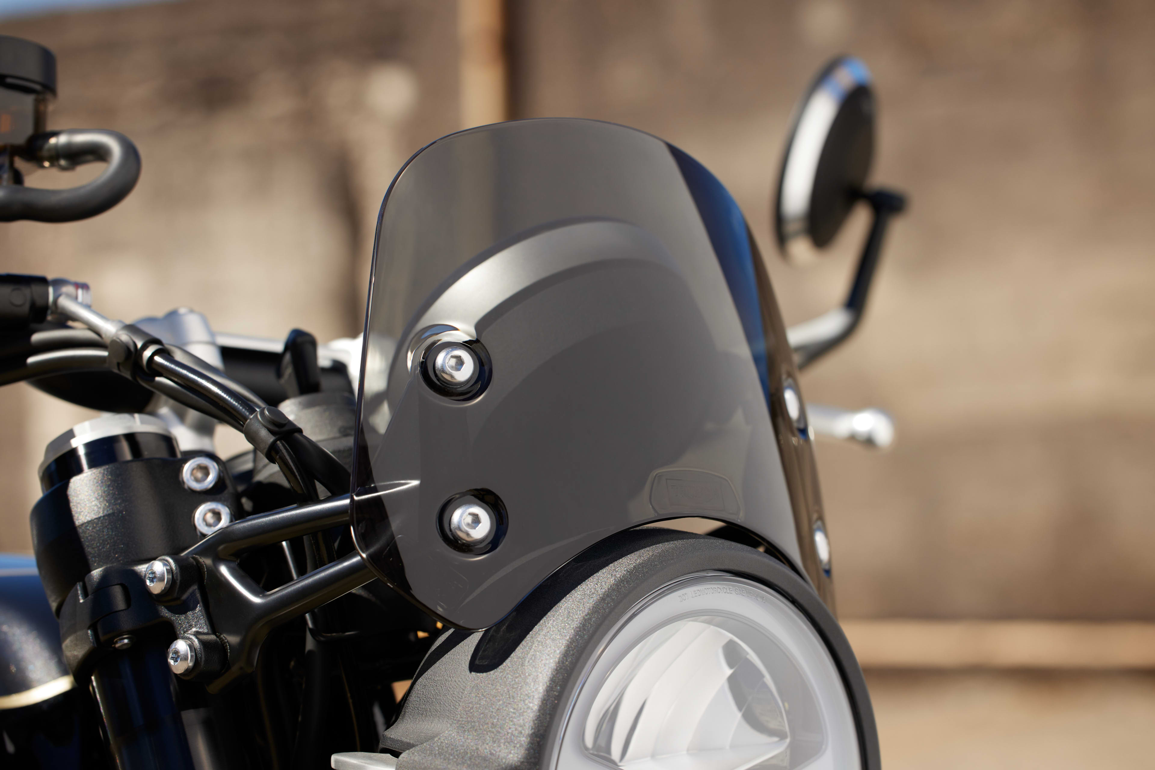 Close-up of the Speed Twin 900 front flyscreen and headlight area.