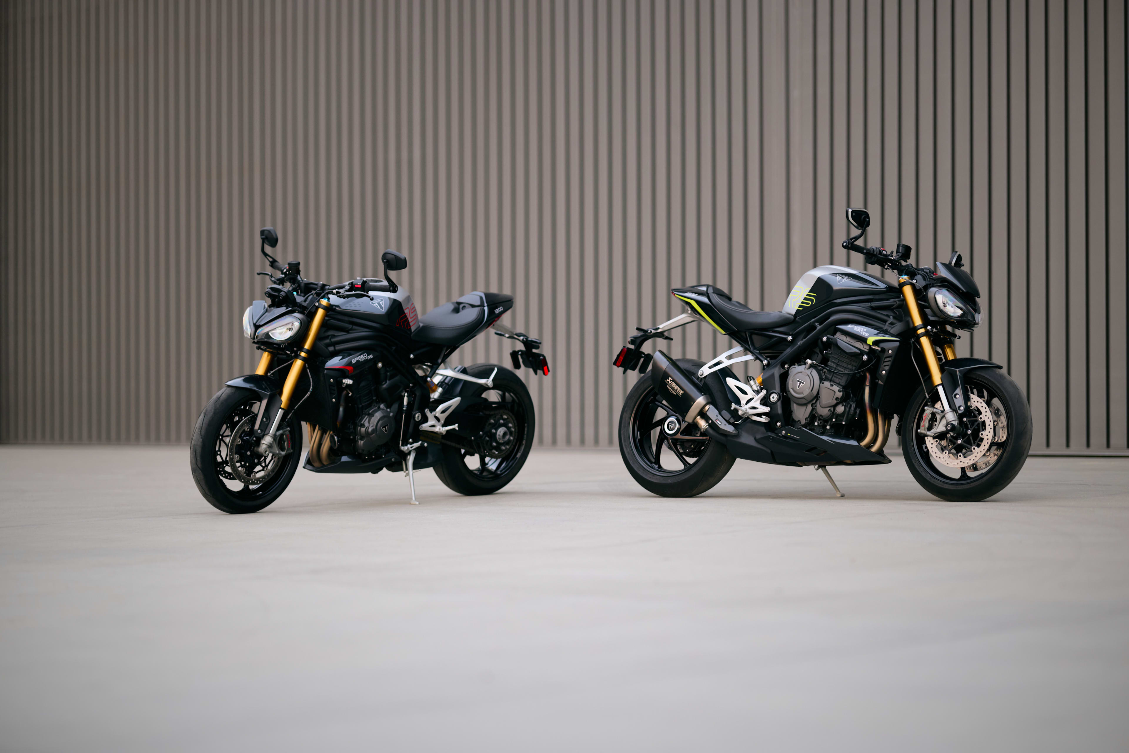 Static shot of the two colour options for Speed Triple 1200 RS