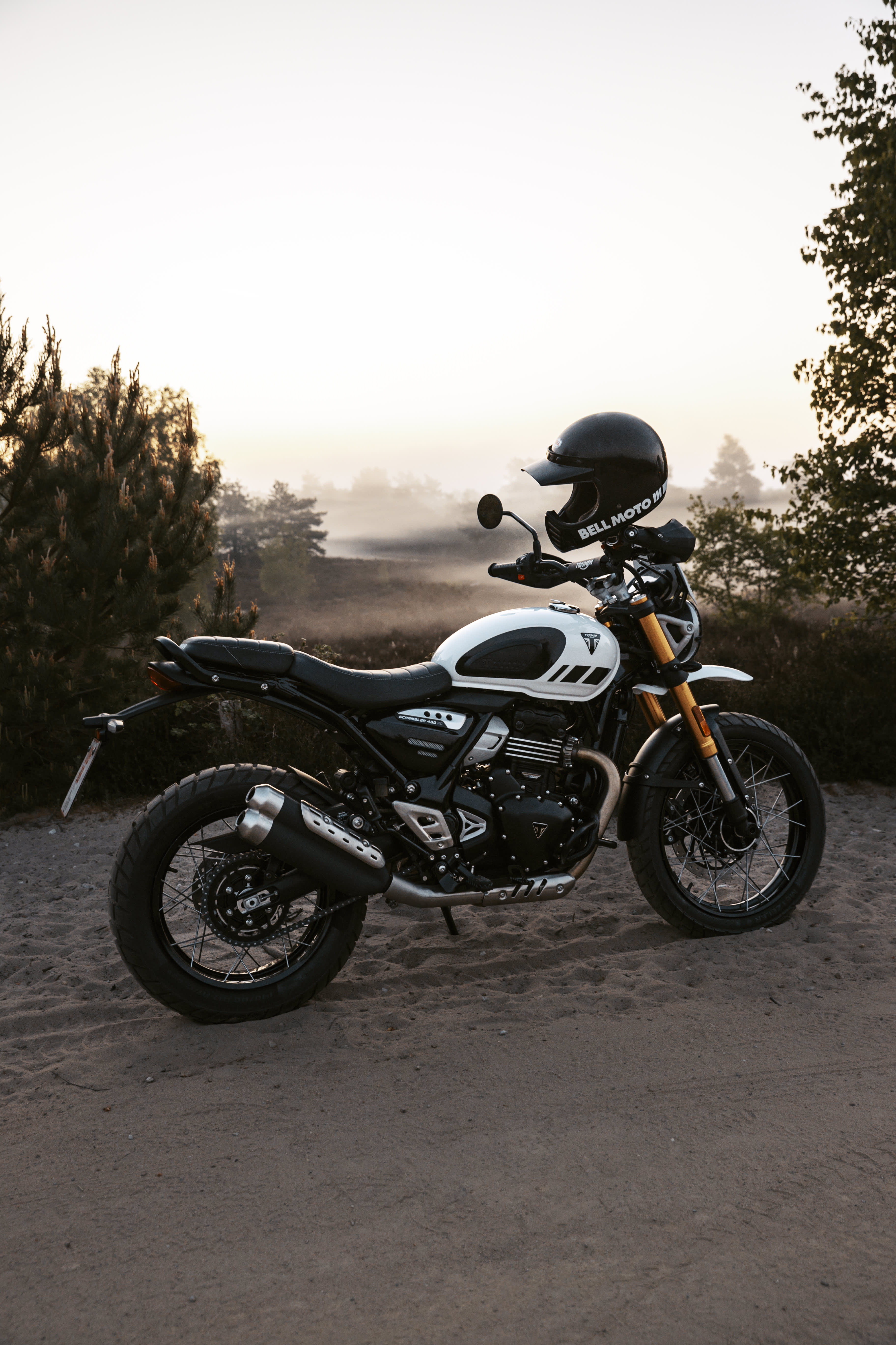 Scrambler 400 XC Triumph motorcycle, Vanilla White static shot.