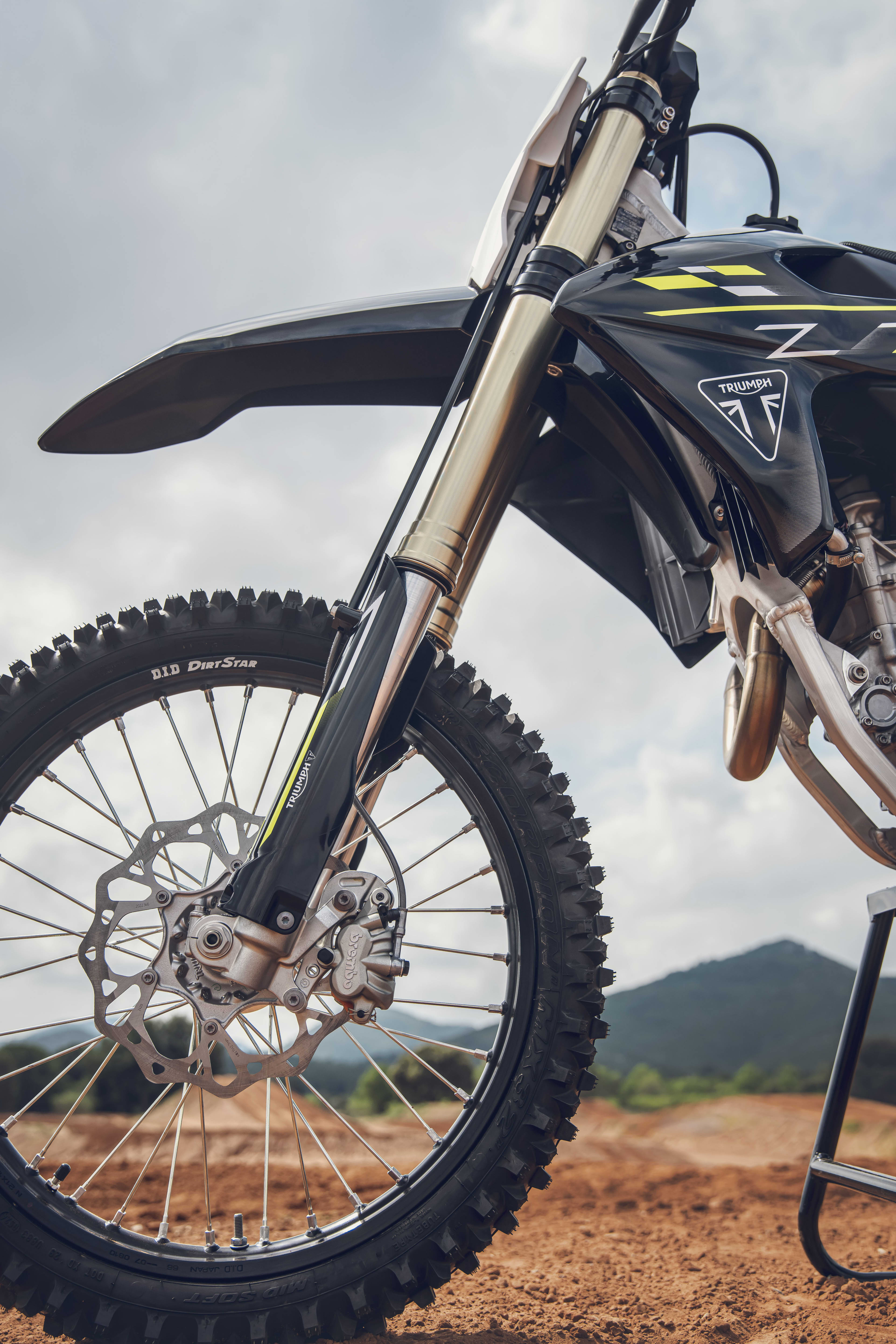 TF 450-X close up of the front forks