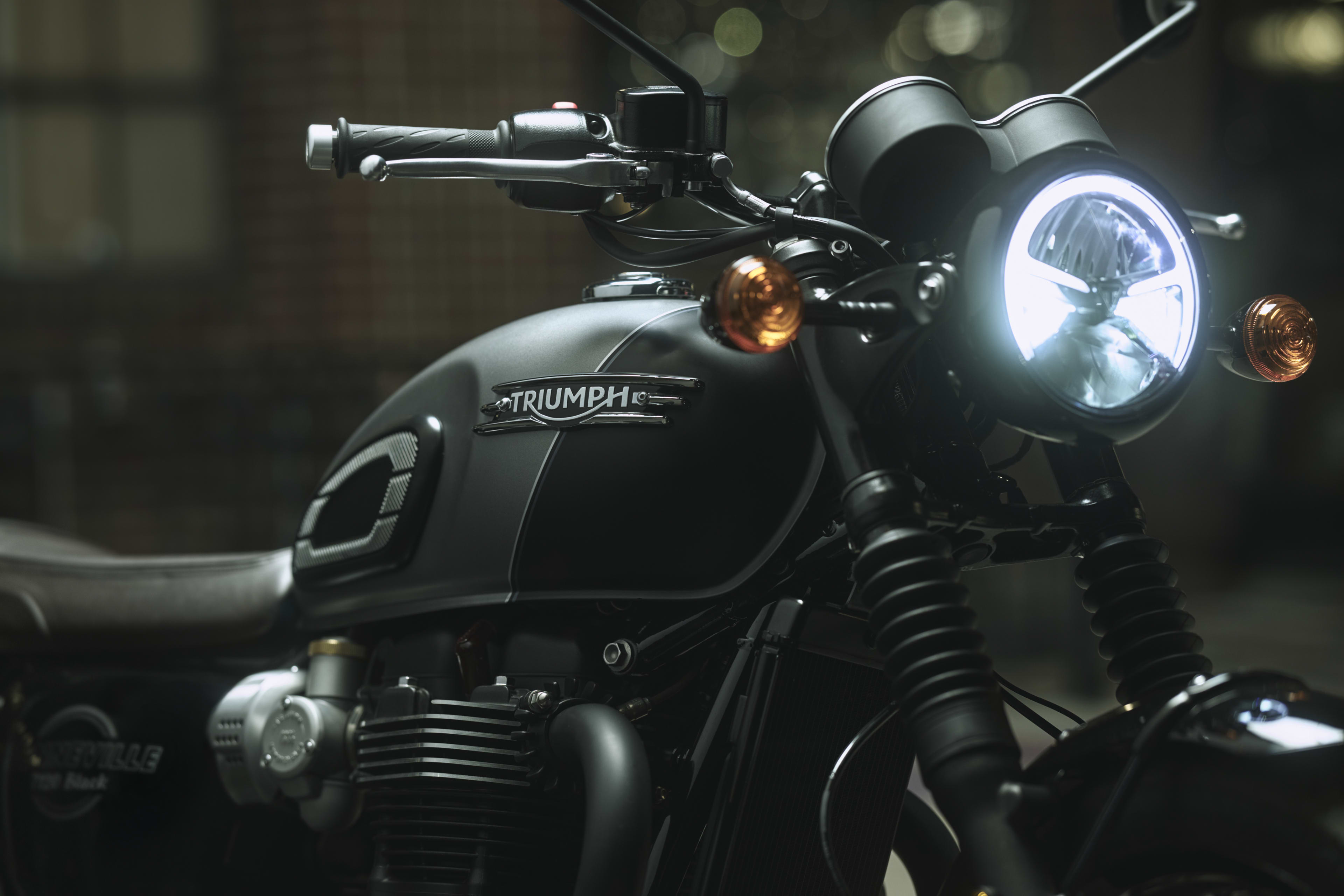Triumph Bonneville T120 Black headlight shot