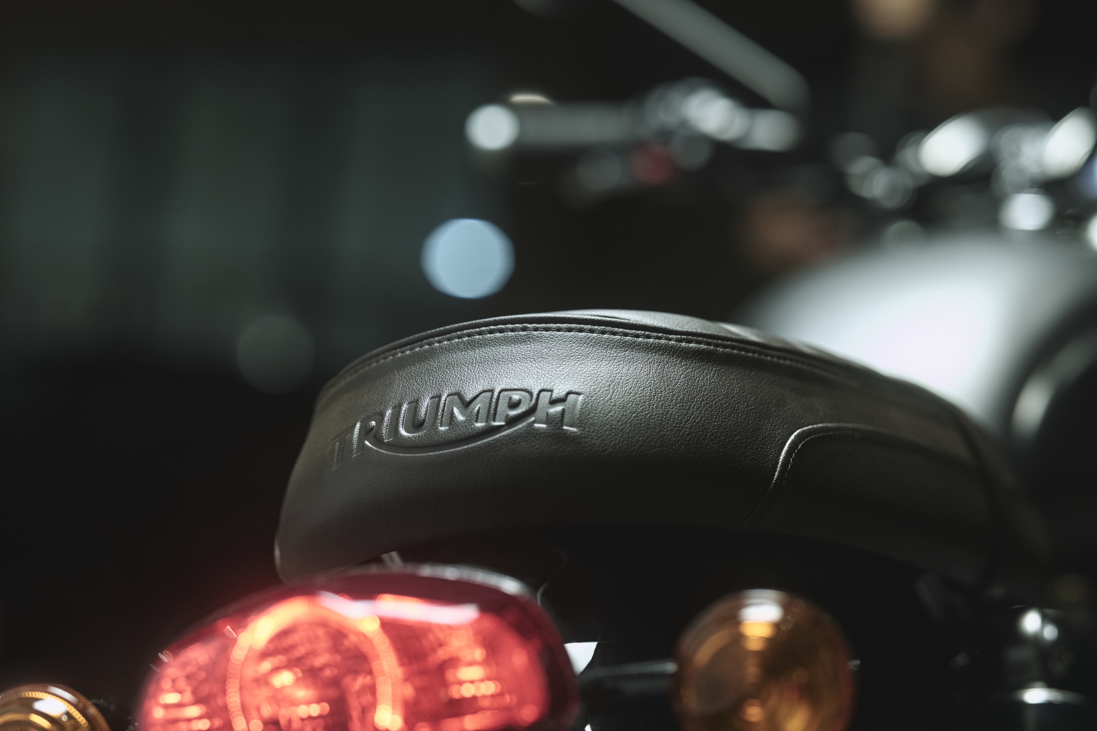 Triumph Bonneville T120 Black seat