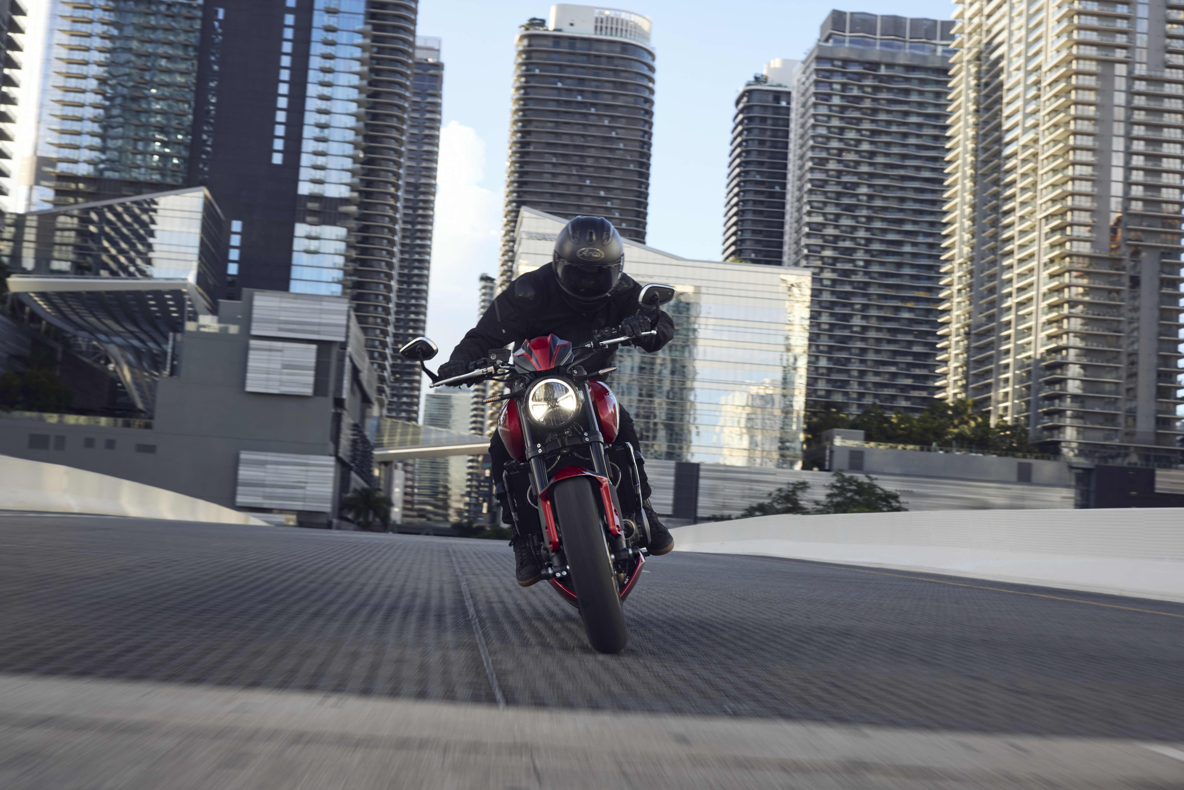 Trident 800 motorcycle in action