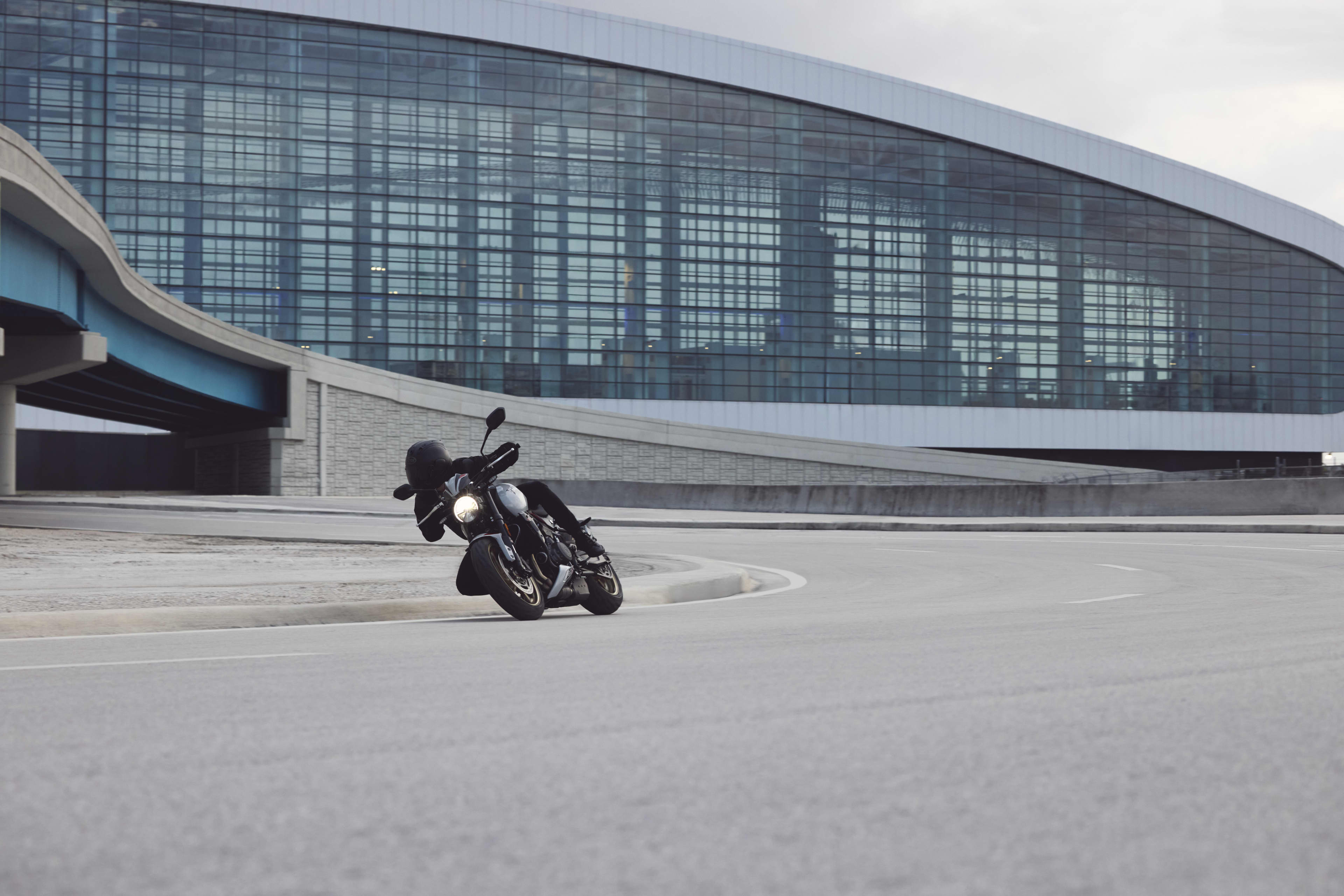 Trident 800 motorcycle in action