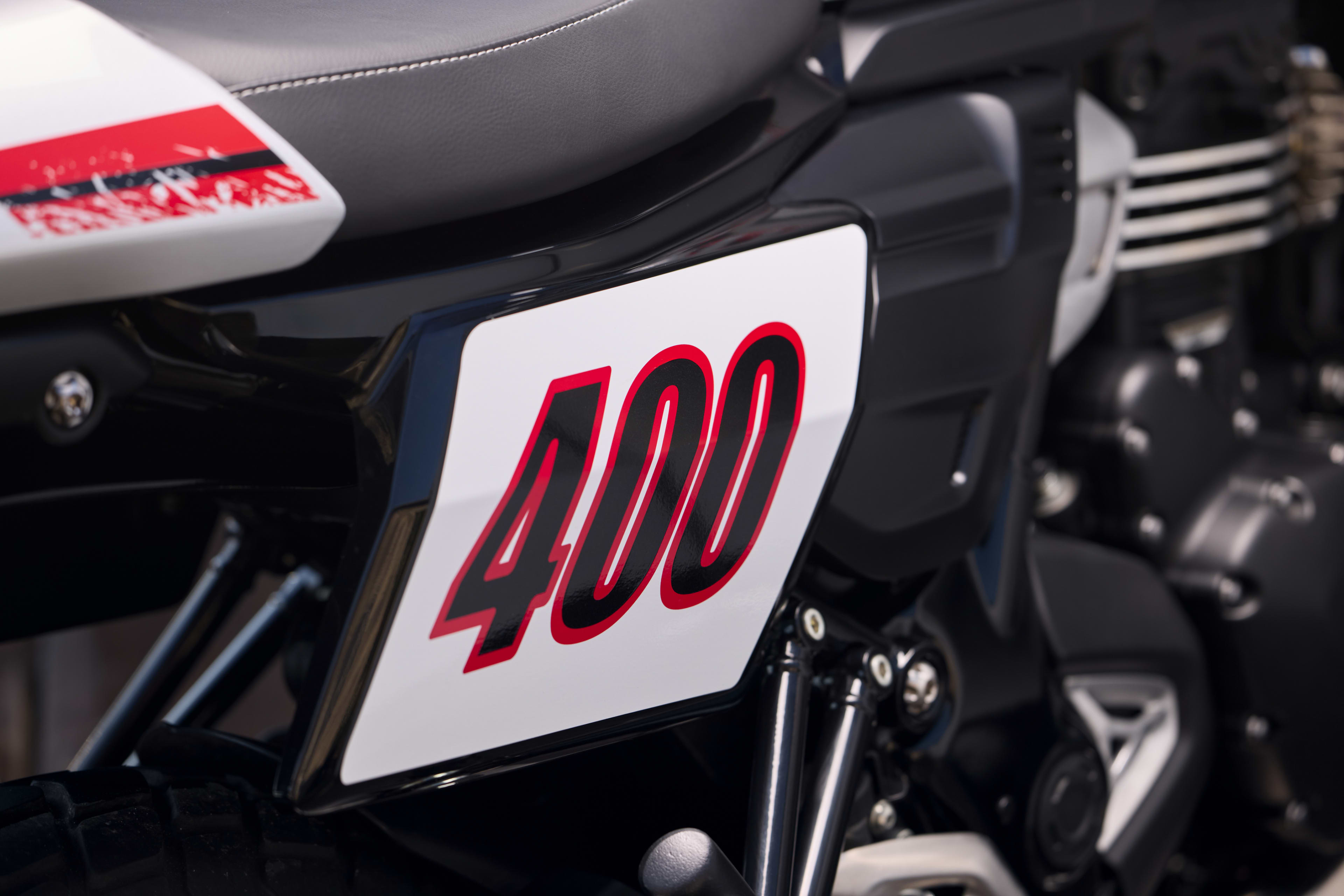 Close up of the 400 logo on Tracker 400