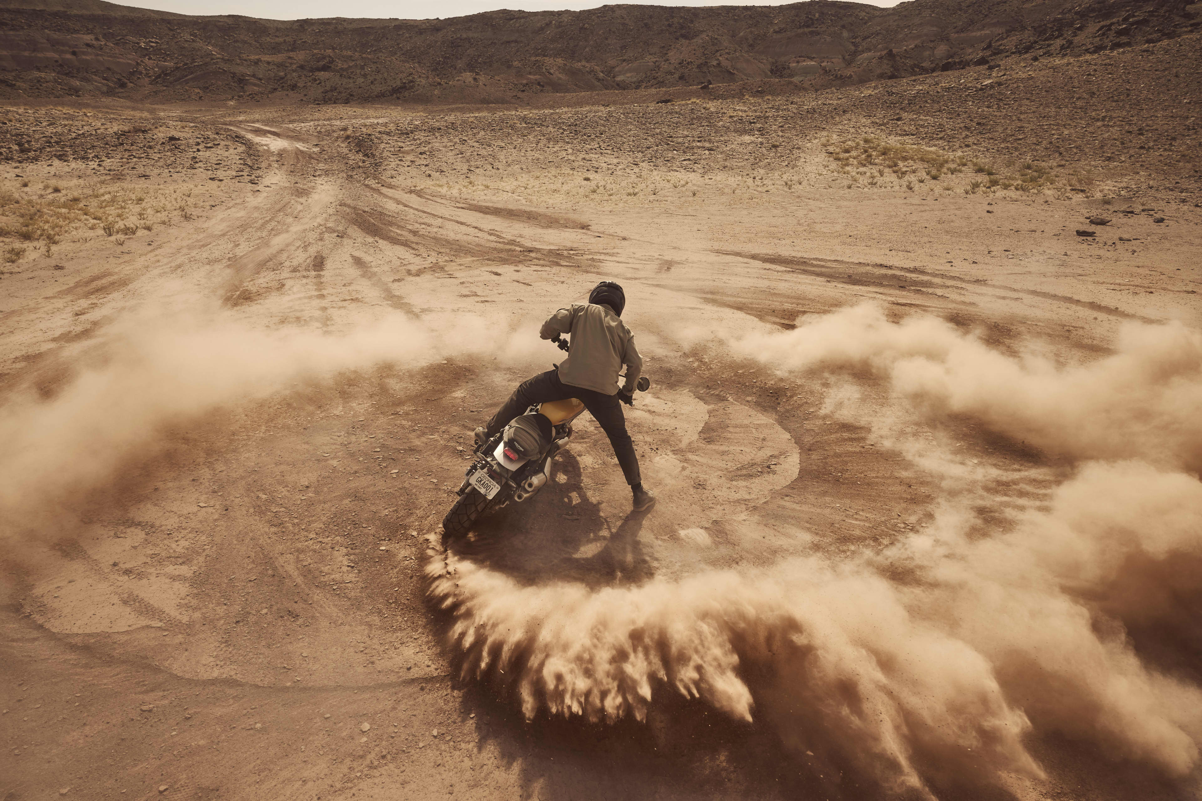Rider on the Scrambler 900 in the desert
