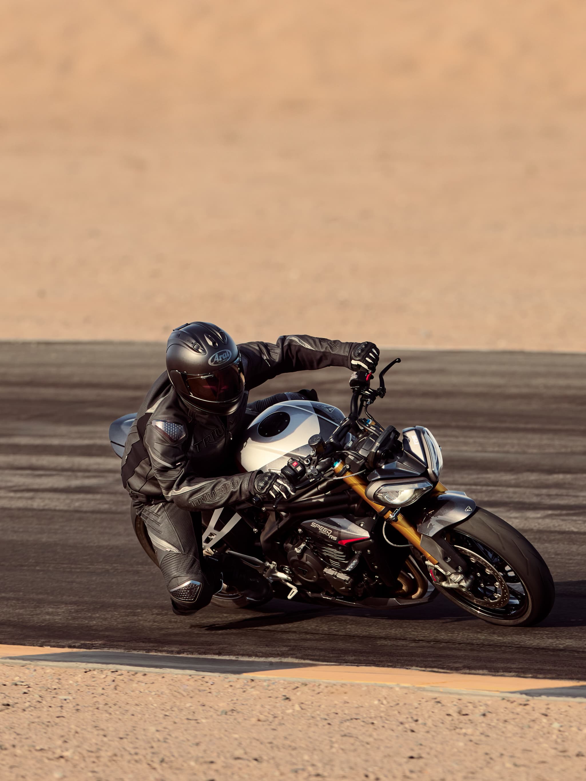 Street Triple silhouette