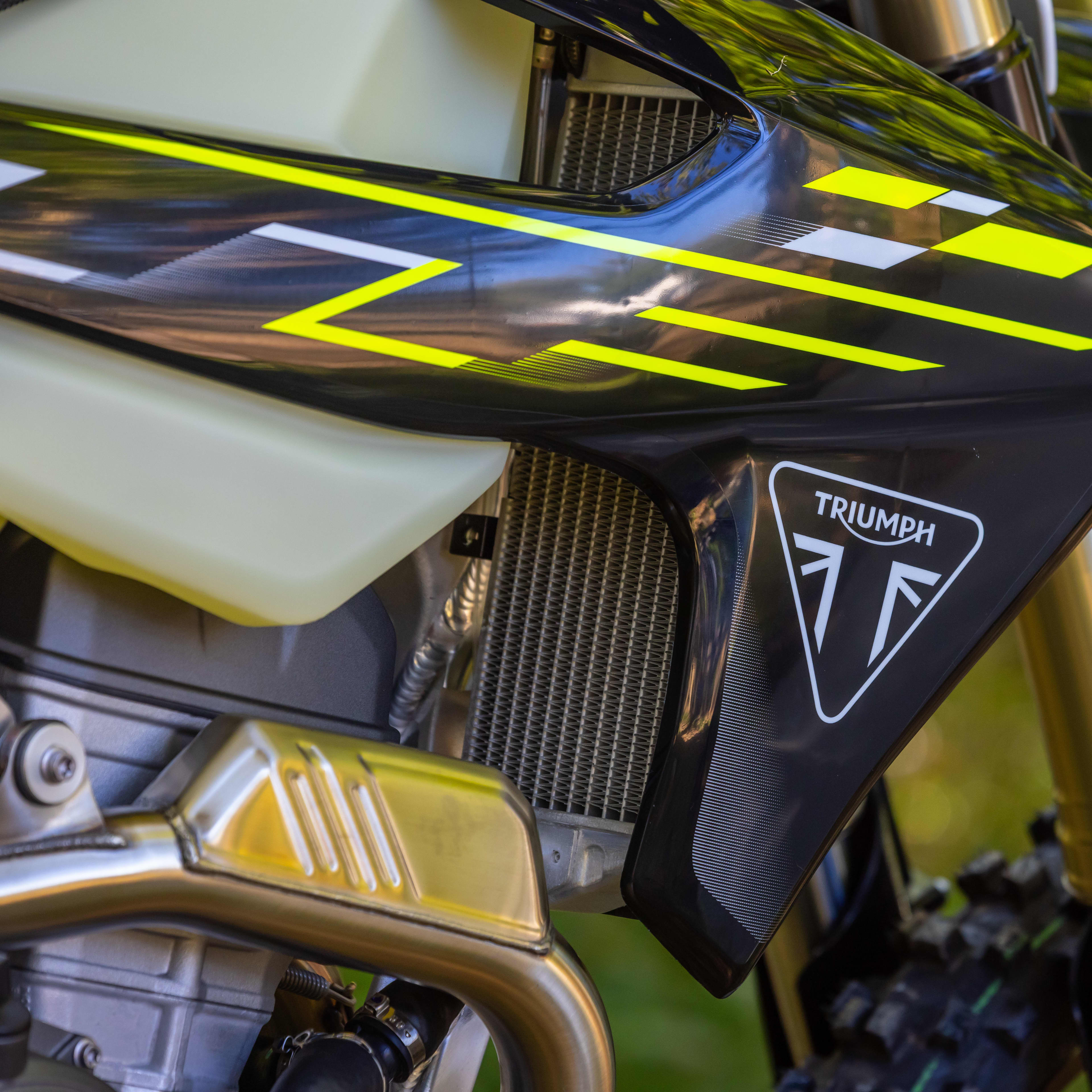 Le design de la TF 450-C est axé sur les performances, puisqu’il associe un cadre minimaliste et léger à des détails conçus pour l’endurance.
