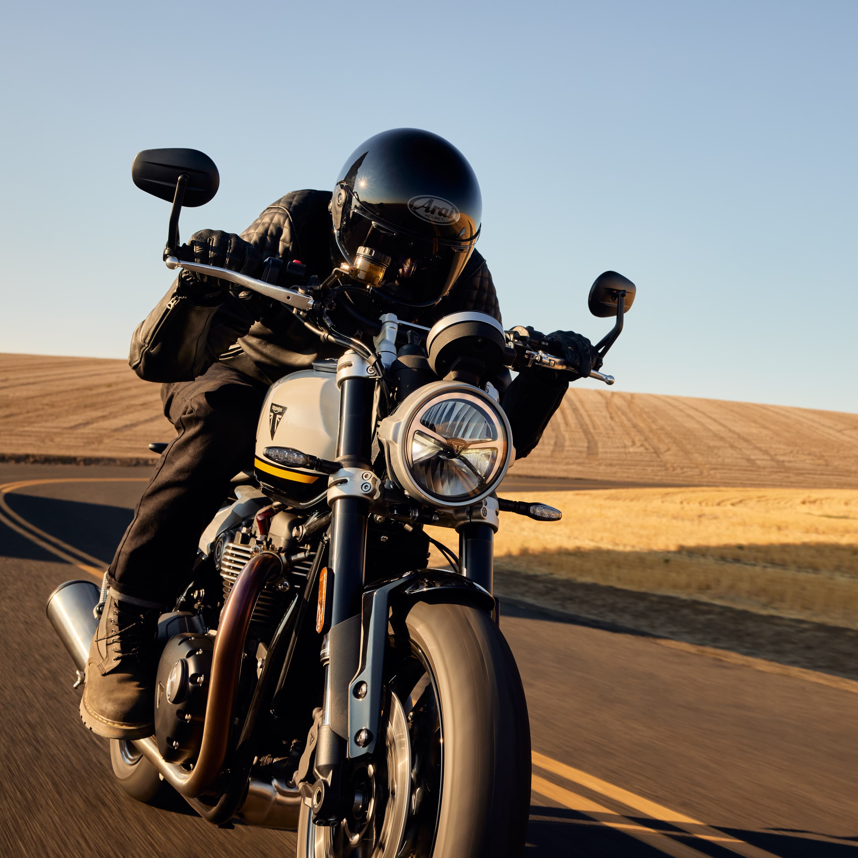 Cu un aspect izbitor și lipsit de compromisuri, designul minimalist și elegant al modelului Speed Twin 1200 a evoluat.