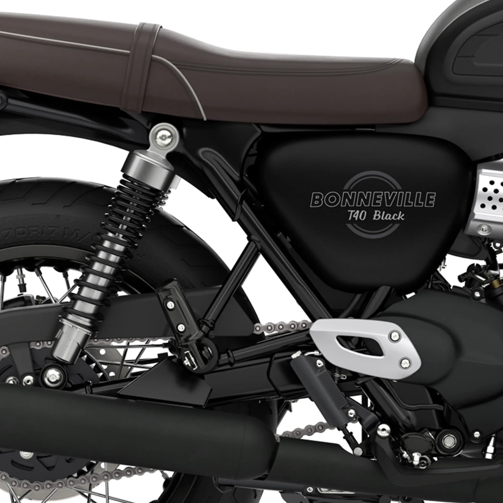 Con una altura de asiento de tan solo 790 mm y un peso de tan solo 191 kg con el tanque lleno y lista para rodar, la Bonneville T40 Black es una moto al alcance de motociclistas de todos los niveles de experiencia. La combinación de asiento bajo, sección media estrecha y ergonomía neutra hacen de la T40 una moto fácil de manejar y que inspira confianza, el punto de entrada ideal a la familia Bonneville. Un asiento bajo, disponible como accesorio en negro o marrón, reduce la altura en 20 mm y la deja en 770 mm.